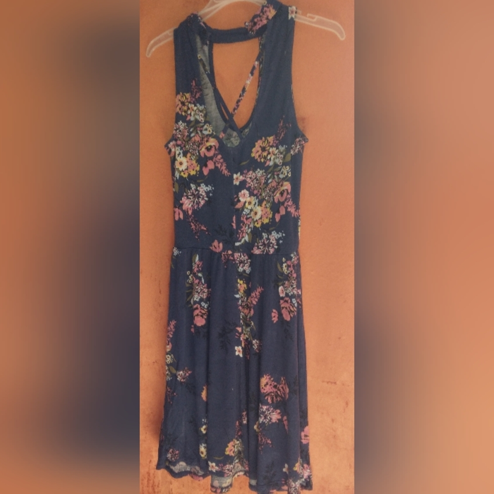 Dress - Picture 5 of 6